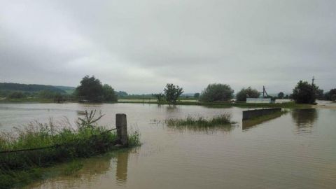 У Тернопільській області стався перелив через дамбу: відселяють більше 250 людей