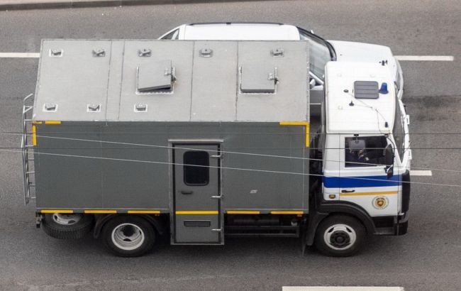 До центру Мінська висунулася велика колона військових