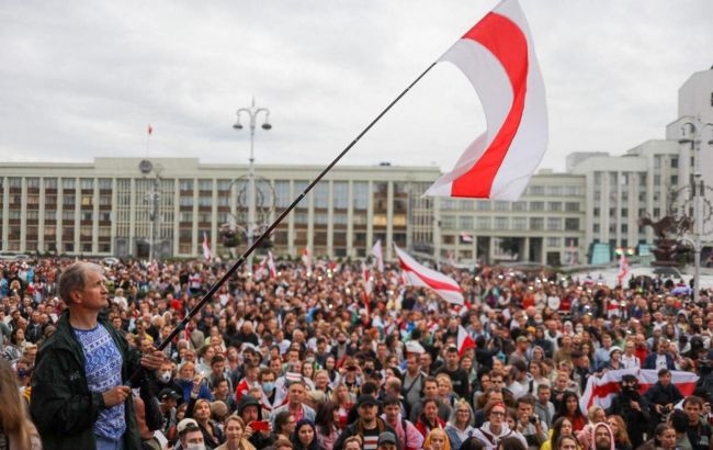 Протесты в Беларуси: в Минске начались задержания
