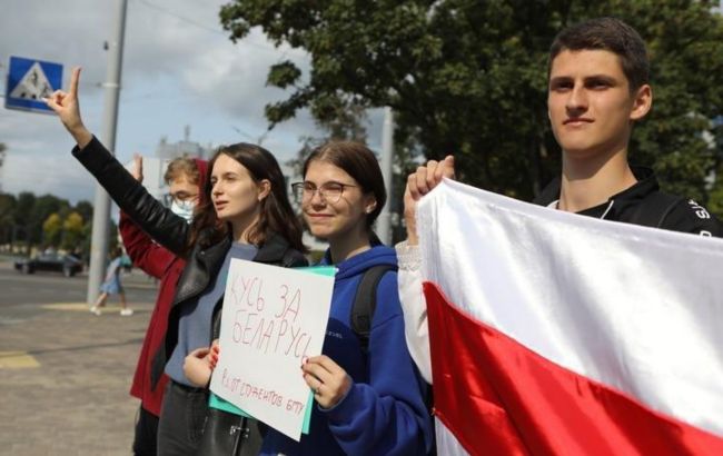 Жіночий марш та затримання: що відбувається у Білорусі