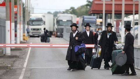 Голова МВС Ізраїлю просить Зеленського пропустити хасидів з Білорусі