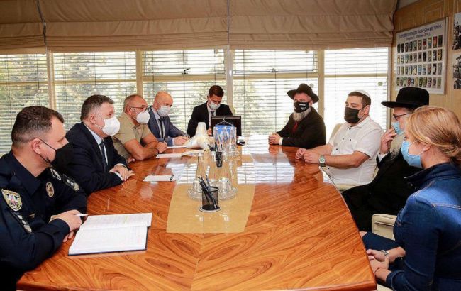 Аваков закликає паломників не провокувати ситуацію на кордоні з Україною