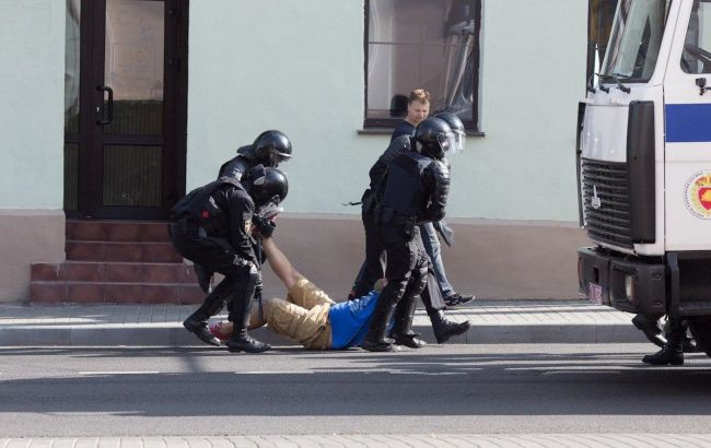 Правозахисники повідомляють про десятки затриманих у Білорусі