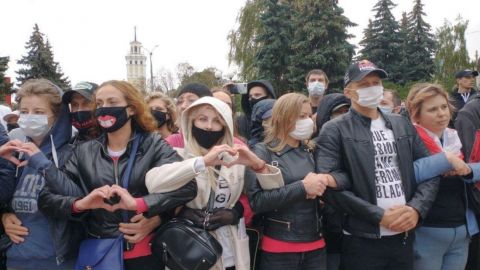 У Гомелі мітингувальників розганяють газом та світлошумовими гранатами