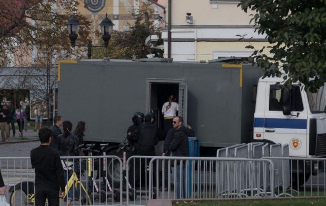 У Білорусі затримали десять журналістів