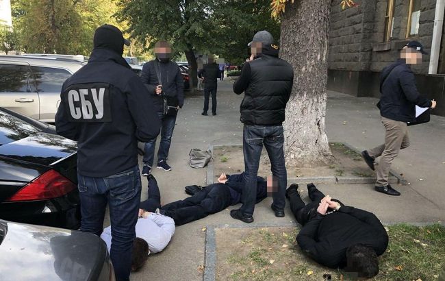 У Києві шахраї продавали посади помічників нардепів від "Слуги народу"