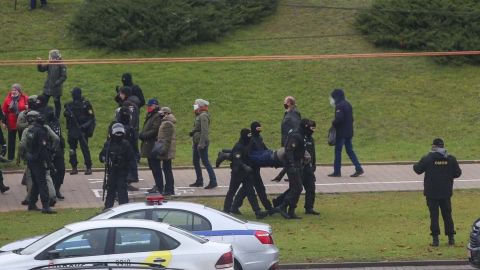 Протесты в Минске: силовики применили слезоточивый газ, слышны взрывы