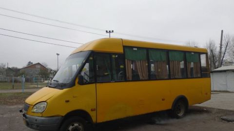 На избирательном участке в Краматорске обстреляли микроавтобус