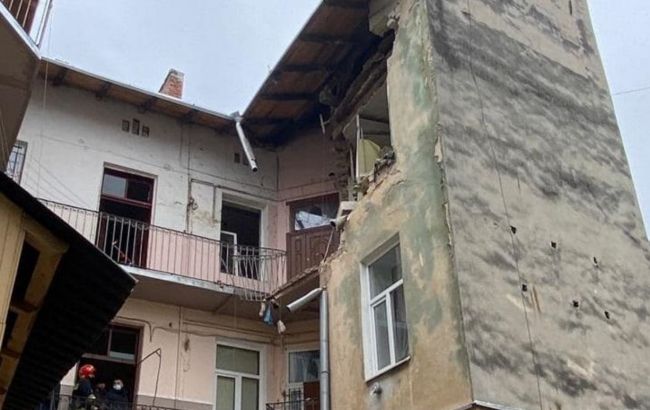 Поліція порушила справу через вибух в будинку у Львові