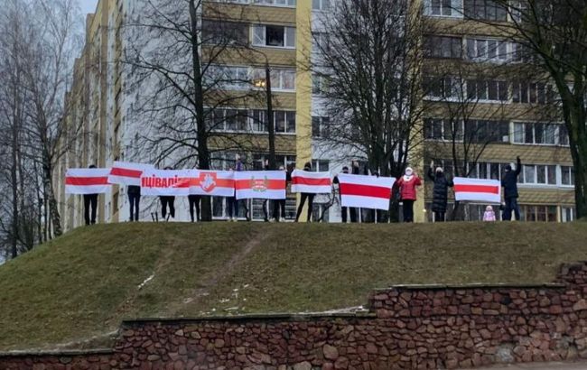 Жители Минска собираются на марш, силовики стягивают спецтехнику
