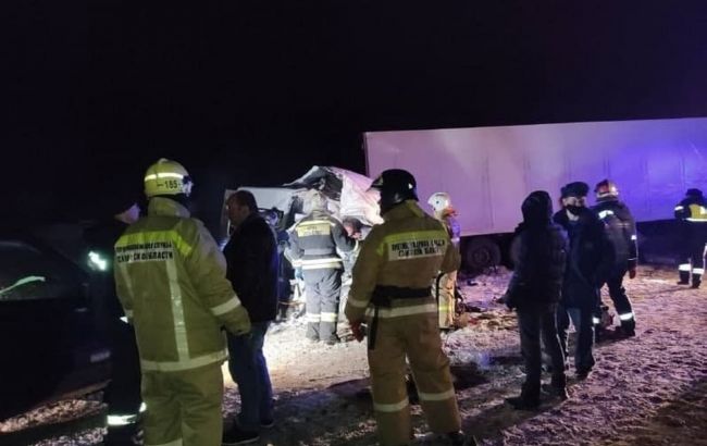 У Росії вантажівка зіткнулася з пасажирським автобусом, 12 людей загинули