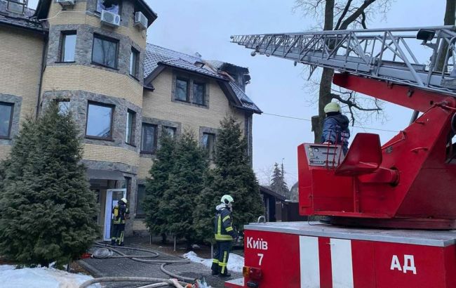 В Киеве горел дом престарелых, эвакуировали 80 человек