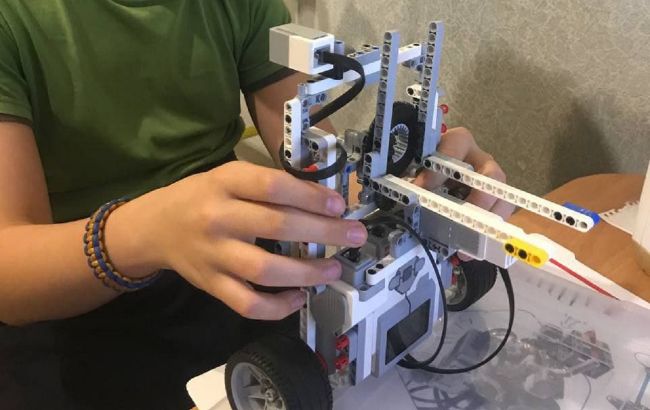 13-річний школяр з Києва створив пристрій, що допомагає боротися з COVID-19 (відео)