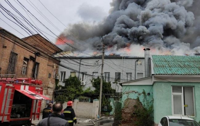 У Вінниці масштабна пожежа: горить офісний центр