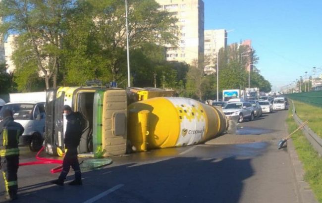 У Києві сталася ДТП за участю бетонозмішувача, є постраждалі