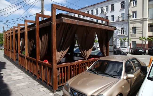 У Дніпрі інспектори з благоустрою розпочали перевірки літніх терас кафе та ресторанів