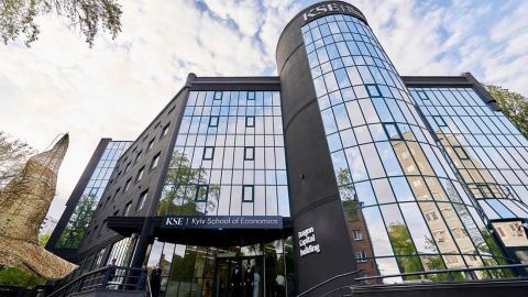 "Нова пошта" інвестувала 6 млн грн у Київську школу економіки