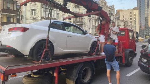 Известный блогер устроил "цирк" в центре Киева из-за нарушения ПДД (видео)