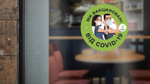 Минздрав предложил отмечать стикерами помещения с вакцинированным персоналом