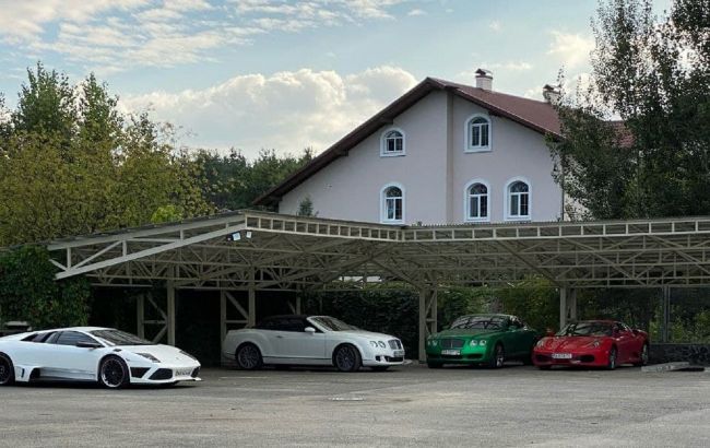 Как в Монако: под Киевом нашли парковку с элитными авто (фото и видео)