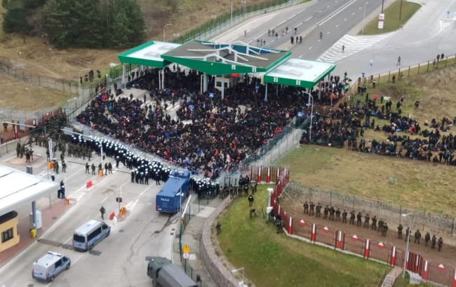 Мигранты наступают. Что происходит на границе Польши и Беларуси: фото, видео