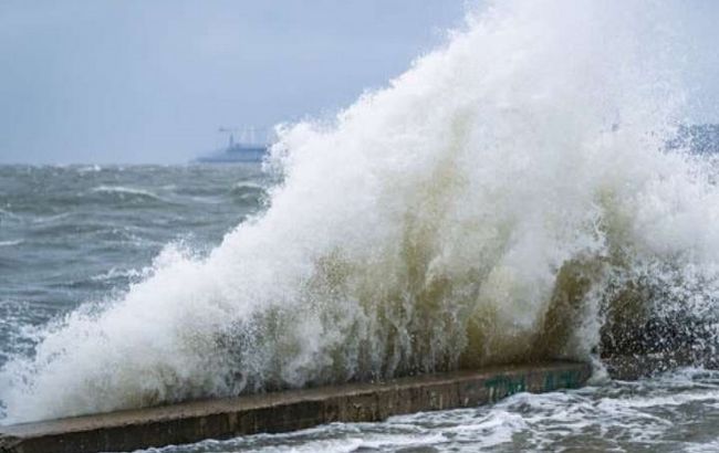 Волны до двух метров. На Азовском море ожидается сильный шторм