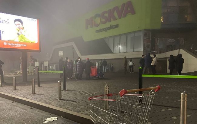 Отсутствие интернета, наличных и мародерство: ситуация в Казахстане