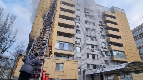 В Днепре горит центральный офис сети супермаркетов АТБ