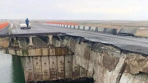 У Херсонській області підірвали міст: фото руйнувань