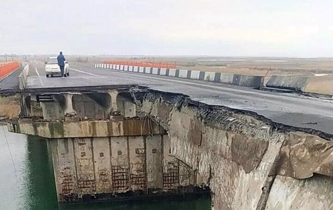 В Херсонской области взорвали мост: фото разрушений