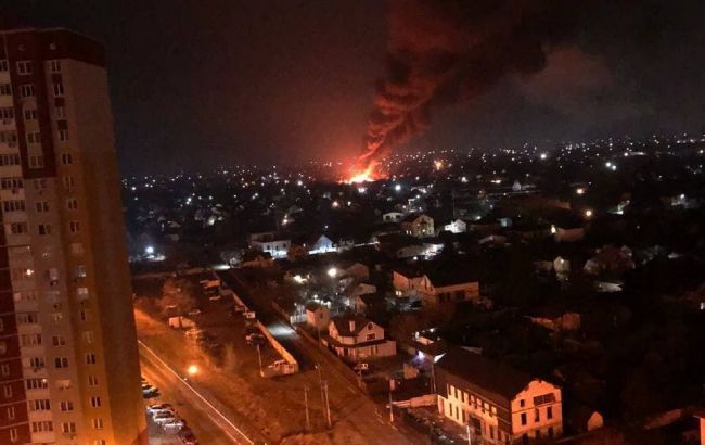 В Киеве снова прогремели взрывы: возможны авиаудары (видео)