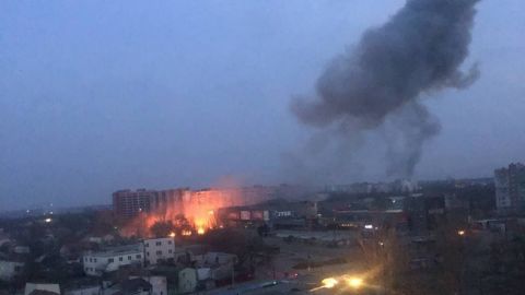 Бои за Николаев: в городе взрывы и выстрелы, объявлен сбор медиков