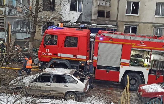 Через удари по Харкову сталися десятки пожеж, загинули не менше 4 осіб