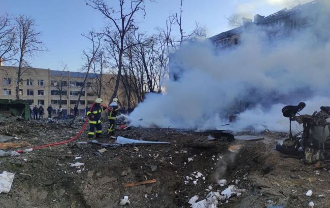 Обстрел Киева: на дом в Подольском районе упала сбитая ракета, есть погибший