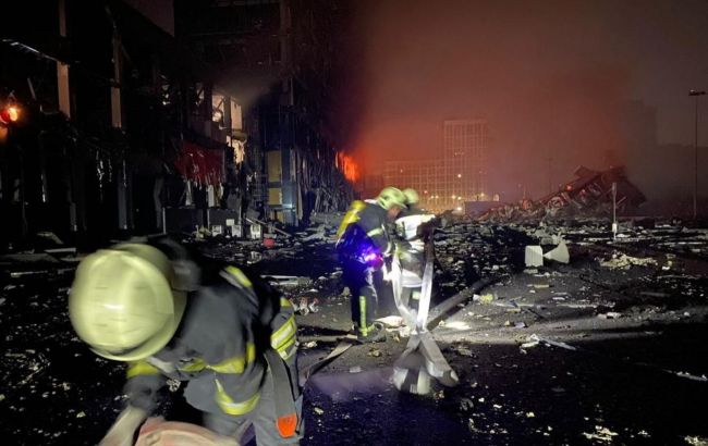 Ракетный удар по Киеву, утечка на “Сумыхимпроме” и финпомощь переселенцам: главное на вечер