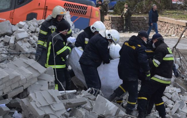 Число загиблих при обстрілі Миколаївської ОГА досягло 13