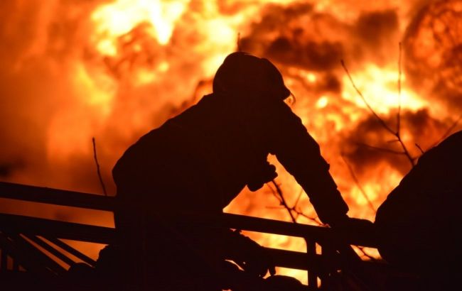 В российской Уфе на химическом заводе возник сильный пожар