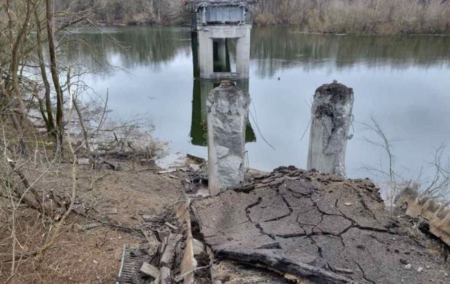 Російські війська підірвали міст на дорозі з Путивля до Сум