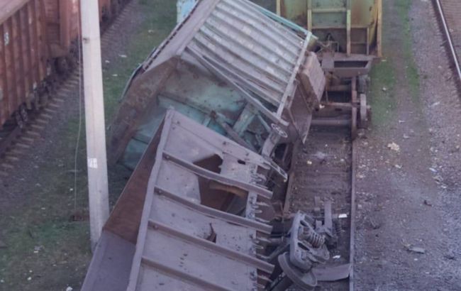 Три вражеские ракеты попали в ж/д станцию на востоке Украины, есть пострадавшие