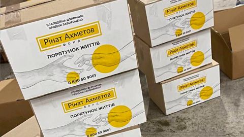 Мариупольцы в Одессе получили от Фонда Ахметова почти 2 тысячи гуманитарных наборов