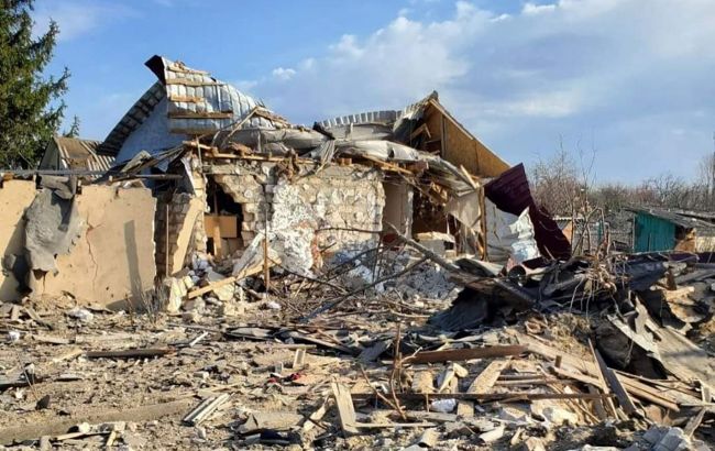 Окупанти знову обстріляли Лисичанськ: чотири будинки зруйновані, троє постраждалих