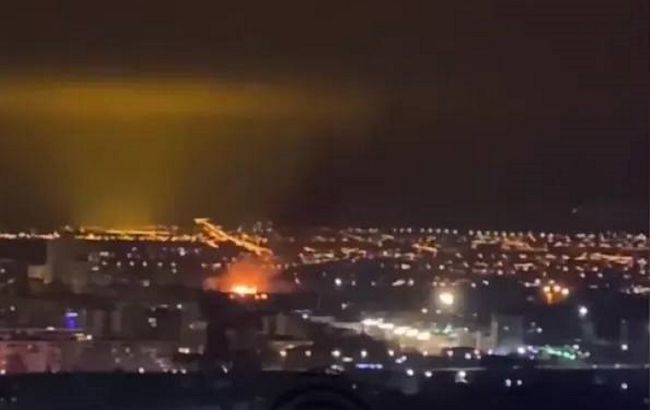 У російському Бєлгороді спалахнула велика пожежа. Влада стверджує, що через очерет