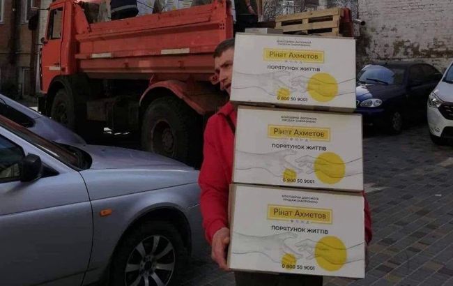 Фонд Ахметова відправив ще одну партію продуктів до Києва