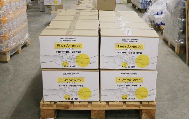 Фонд Ахметова передал еще почти 2 тысячи продуктовых наборов для переселенцев из Мариуполя