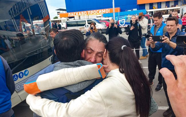 Евакуація з "Азовсталі": назвали кількість врятованих осіб