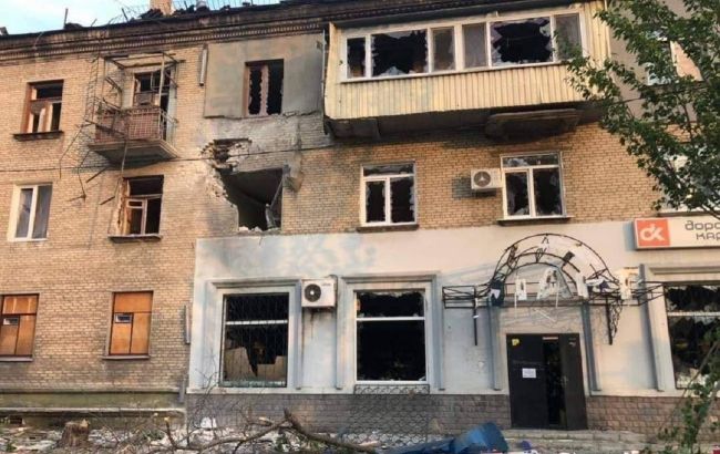 Оккупанты обстреляли в Лисичанске рынок, колледж и школу. Есть пострадавшие