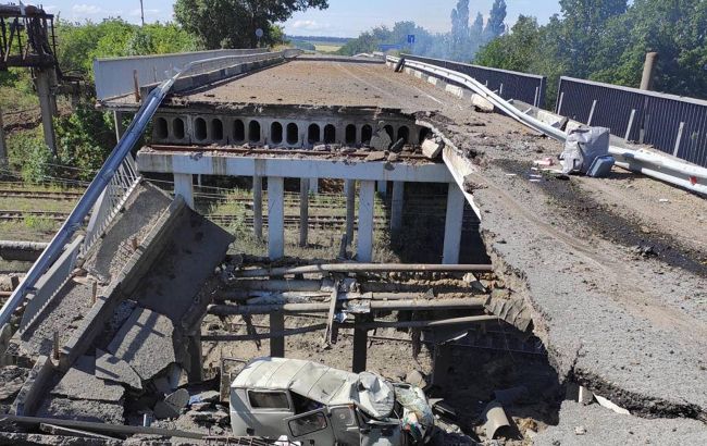 Росія авіацією нищить всі дороги в Лисичанськ: вантажівкою не проїхати, - Гайдай