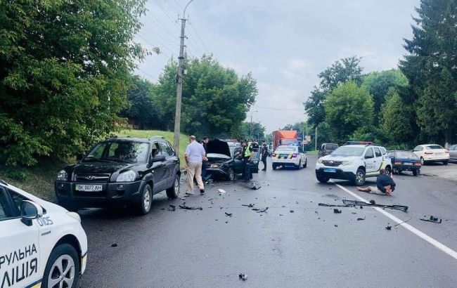 В Ровно нарушитель пытался сбежать от полиции и разбил 5 машин