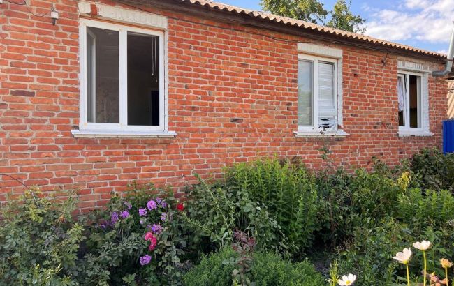 Росіяни обстріляли село в Сумській області. Осколки наскрізь прошили будинки