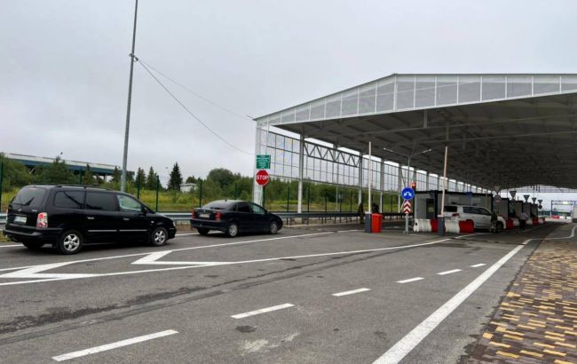 Движение через "Краковец" на границе с Польшей возобновили, но не для всех